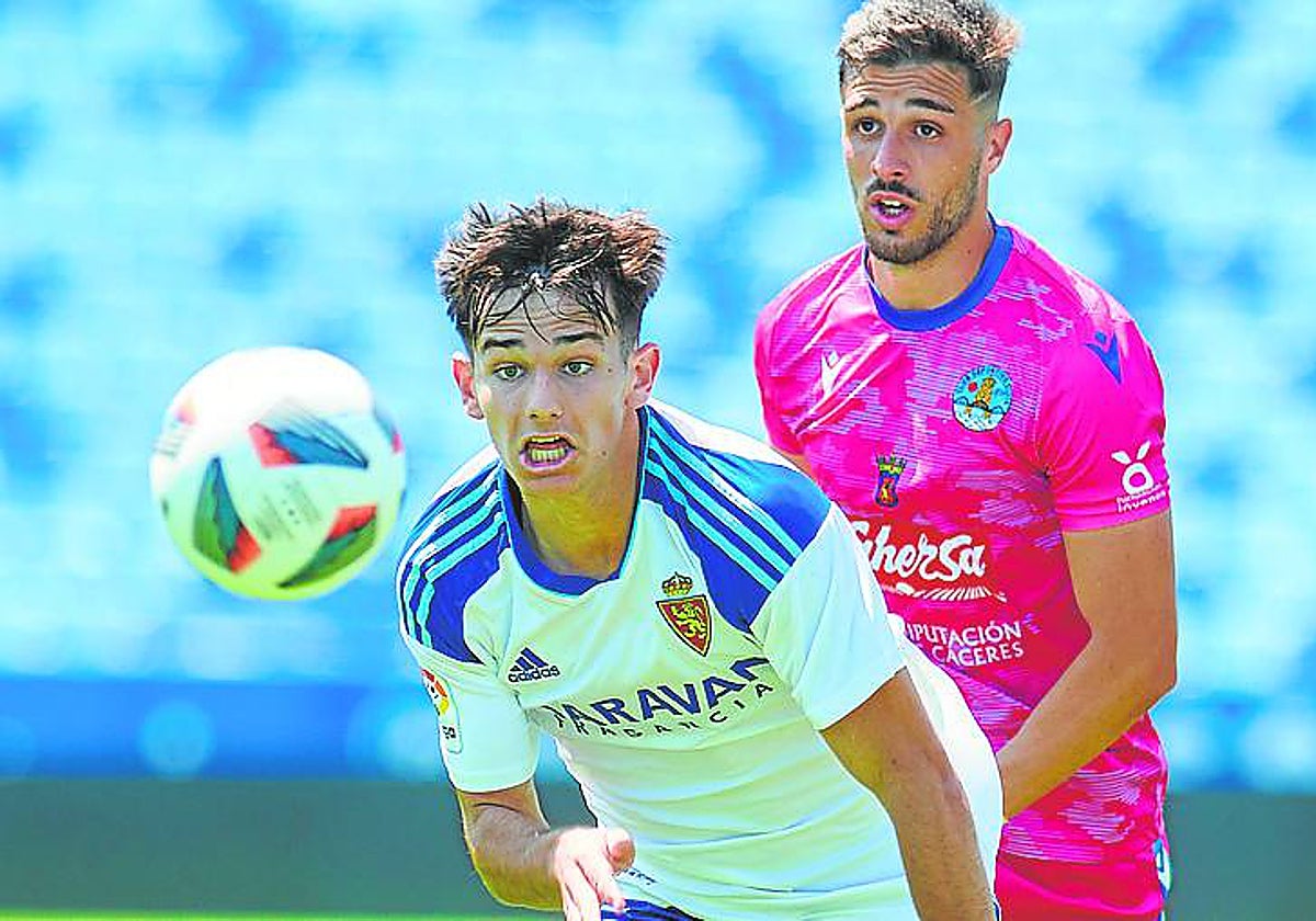 Una acción del partido de ida disputado en La Romareda.