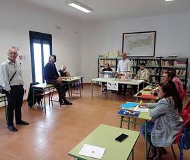 Imagen secundaria 2 - Las diferentes mesas electorales constituidas en Alconchel, esta mañana.