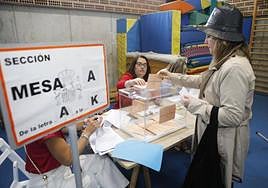 La jornada electoral en Extremadura, en imágenes