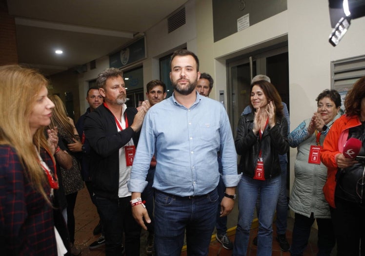 Luis Salaya instantes antes de comparece ante los medios y anunciar que deja el Ayuntamiento.