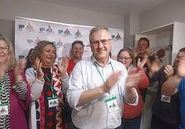 Gutiérrez celebra la victoria con su equipo