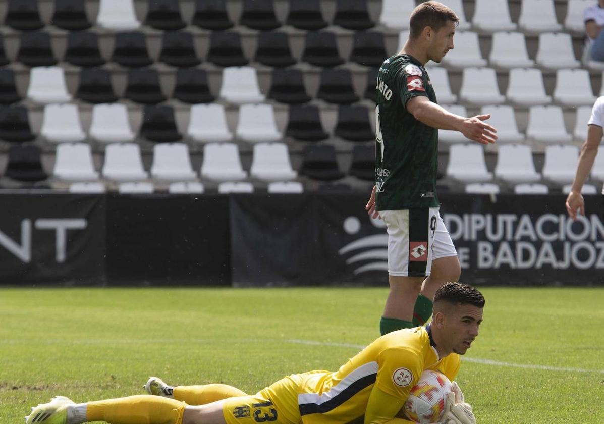 El guardameta Juan Palomares seguirá dos temporadas más en el Mérida.