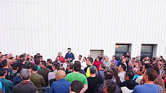 La plantilla de la fábrica de vidrio de Villafranca inicia una huelga indefinida