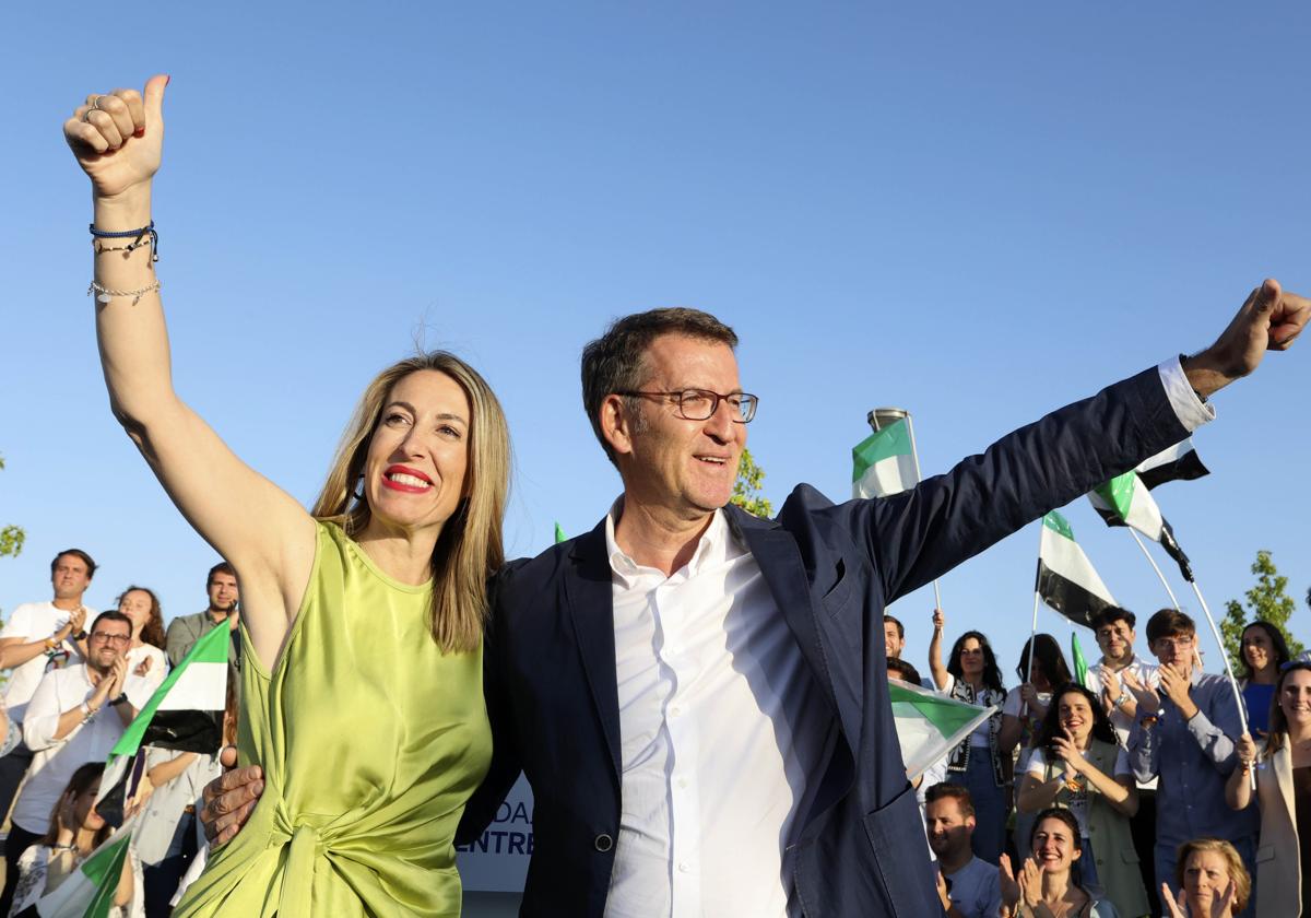 María Guardiola y Alberto Núñez Feijóo, durante un acto en Badajoz.