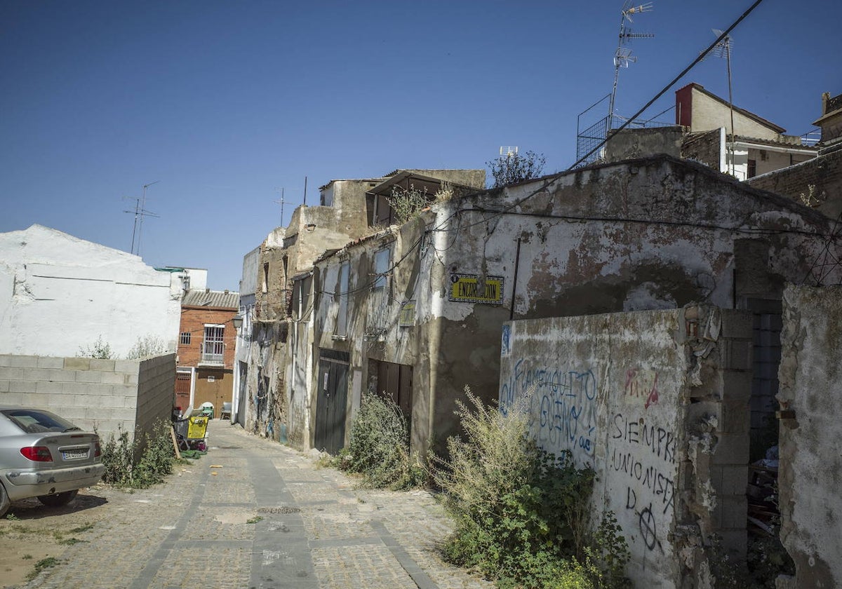 La calle Encarnación, una de las más deterioradas del Casco Antiguo.