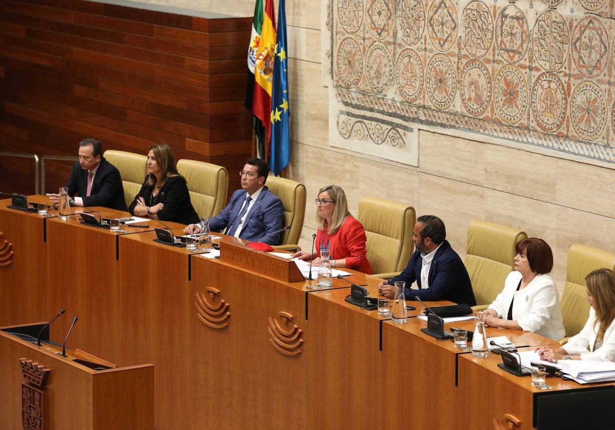 Mesa de la Asamblea, que tiene ocho miembros tras la última reforma.