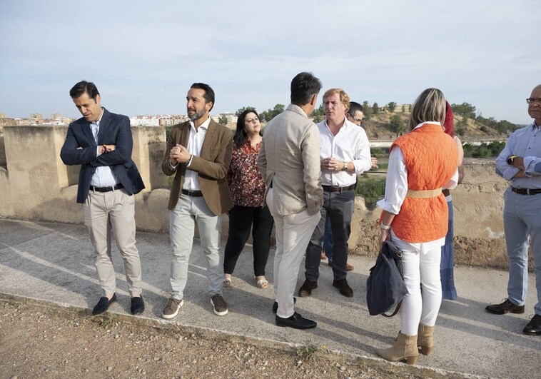 Los desterrados del 28-M se reinventan en Badajoz