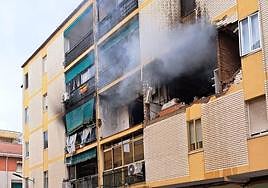 Así ha quedado la fachada del edificio tras la explosión.
