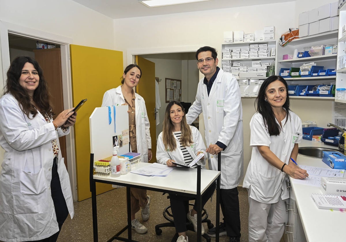 Algunos de los sanitarios del Hospital Universitario de Badajoz que han participado en el desarrollo del ensayo clínico.