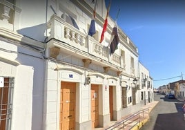 Fachada del Ayuntamiento de Torremayor.