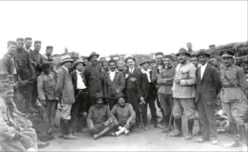 Imagen de 1921, cuando Manuel Castillo fue corresponsal para ‘La Voz Valenciana’ en la Guerra de Marruecos. Está en el centro con corbata.
