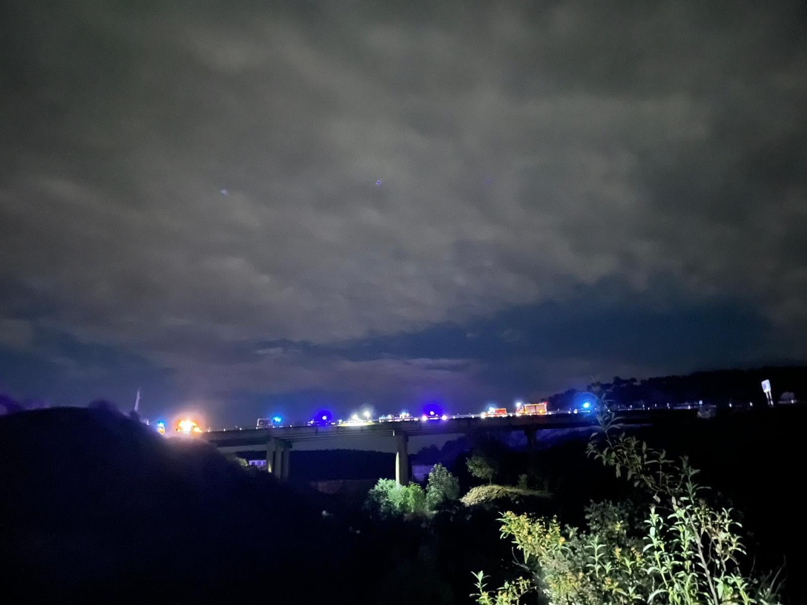 Vista del puente desde el lugar en el que dó el vehículo