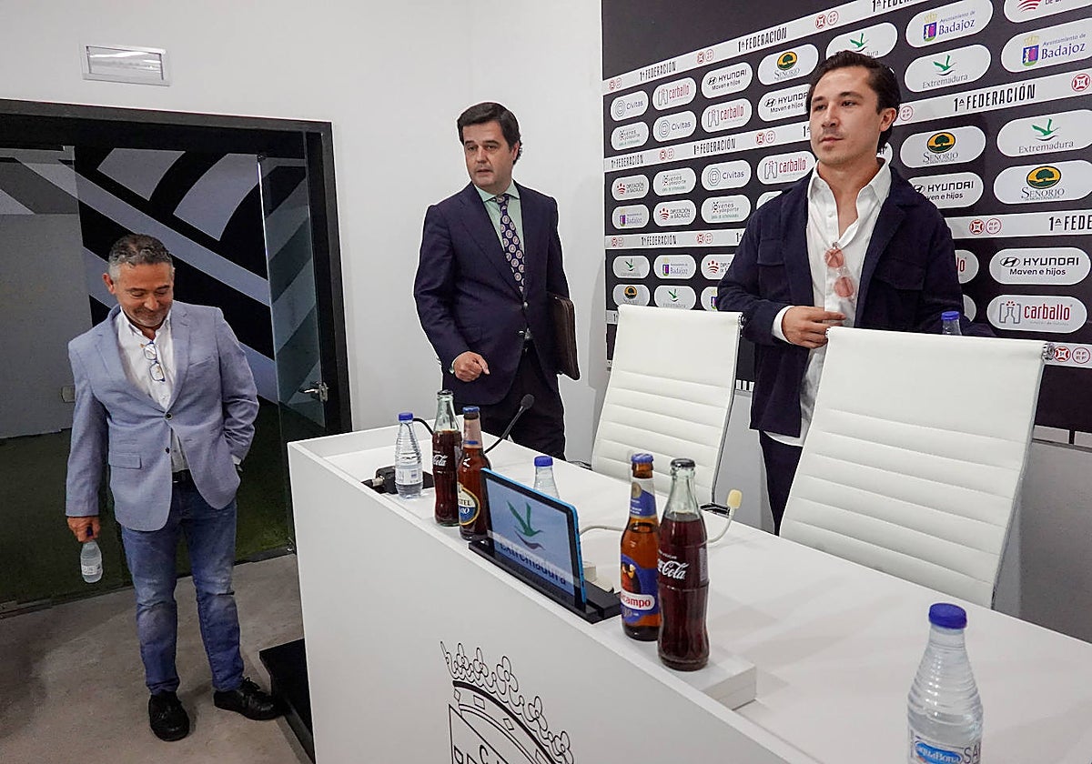 Diego García, Luis Díaz-Ambrona y Pato Arana, en la rueda de prensa en el Nuevo Vivero.