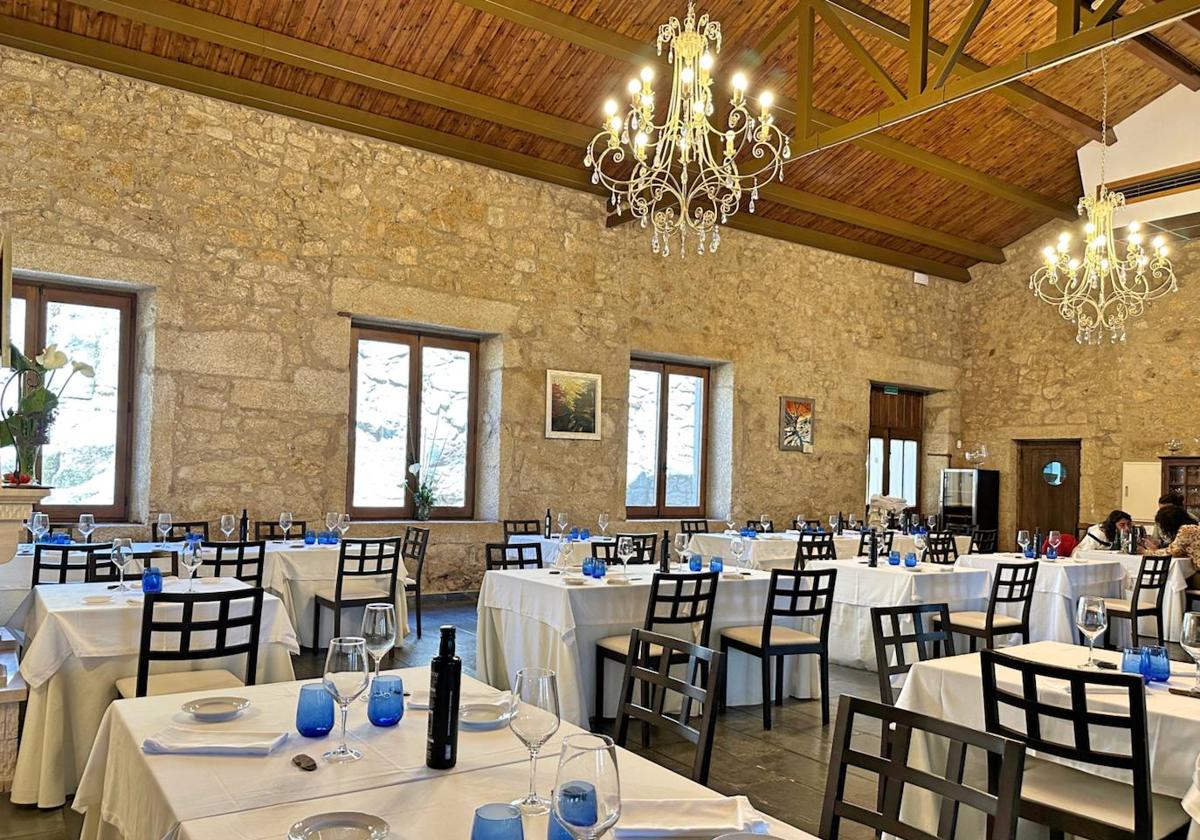 Comedor del restaurante A Velha Fábrica, en Valverde del Fresno.