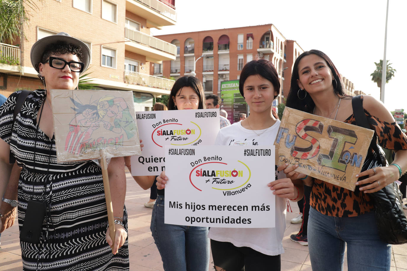 Manifestación de apoyo a la fusión de Don Benito-Villanueva (I)