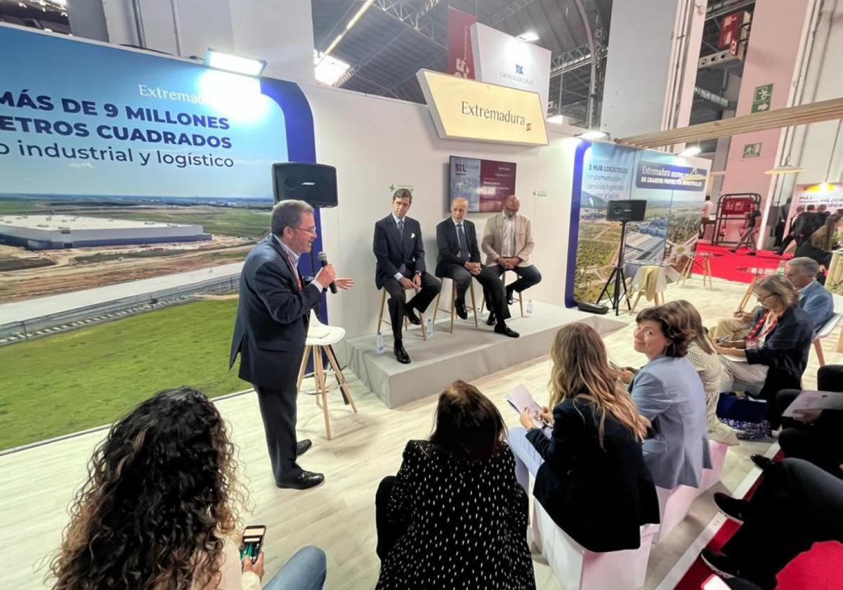 Mesa redonda sobre los grandes proyectos industriales de Extremadura en el Salón de la Logística.