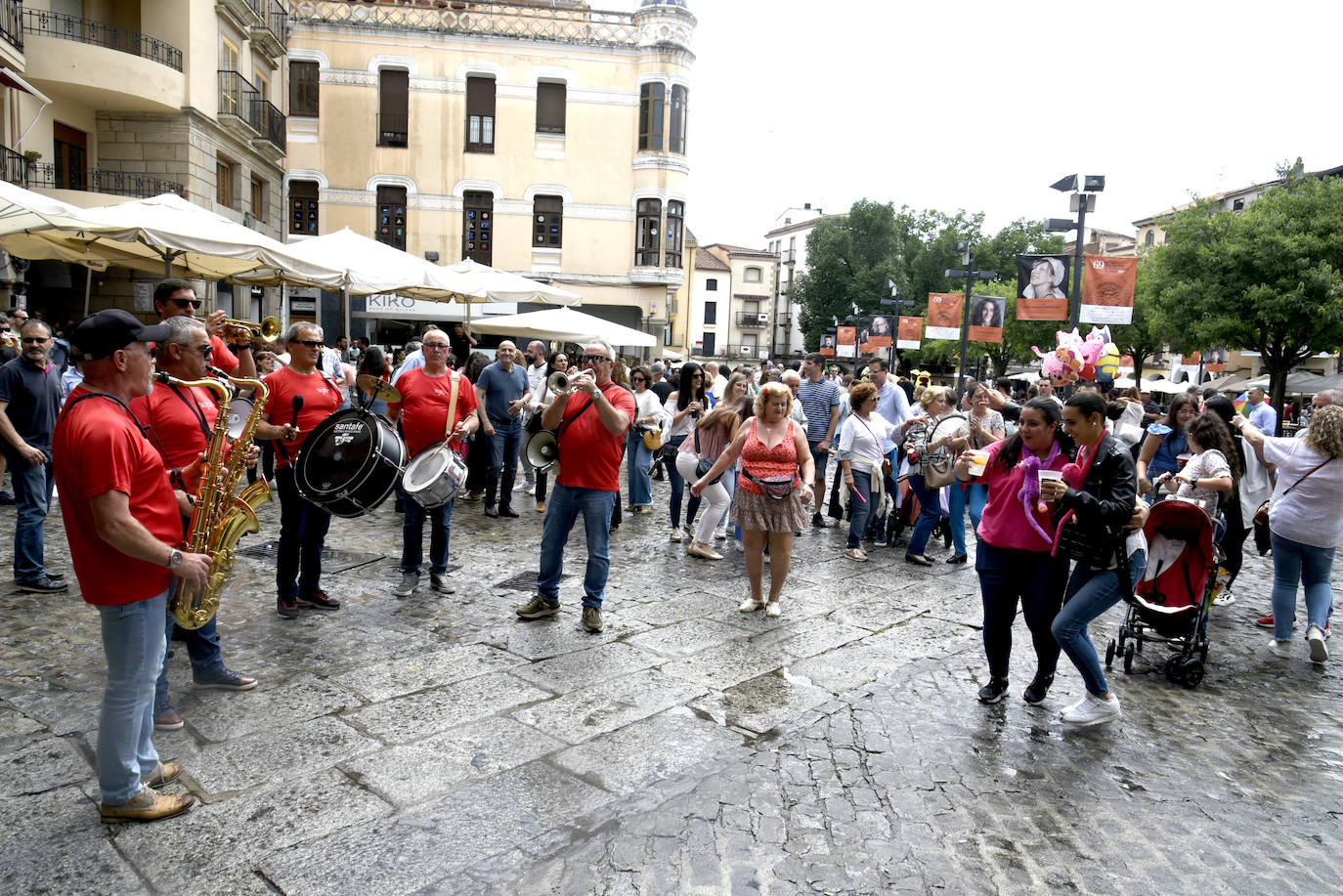 Aspecto de la Plaza Mayor a la hora de las cañas este viernes.