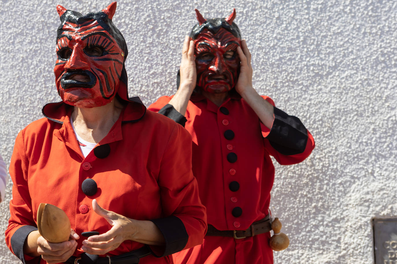 Los Diablucos danzan en el Corpus de Helechosa de los Montes