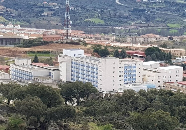 Hospital Virgen del Puerto de Plasencia, donde estará el príncipe búlgaro los próximos cuatro años.