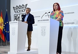 Juan Antonio González y Begoña García en una comparecencia en la Presidencia de la Junta.