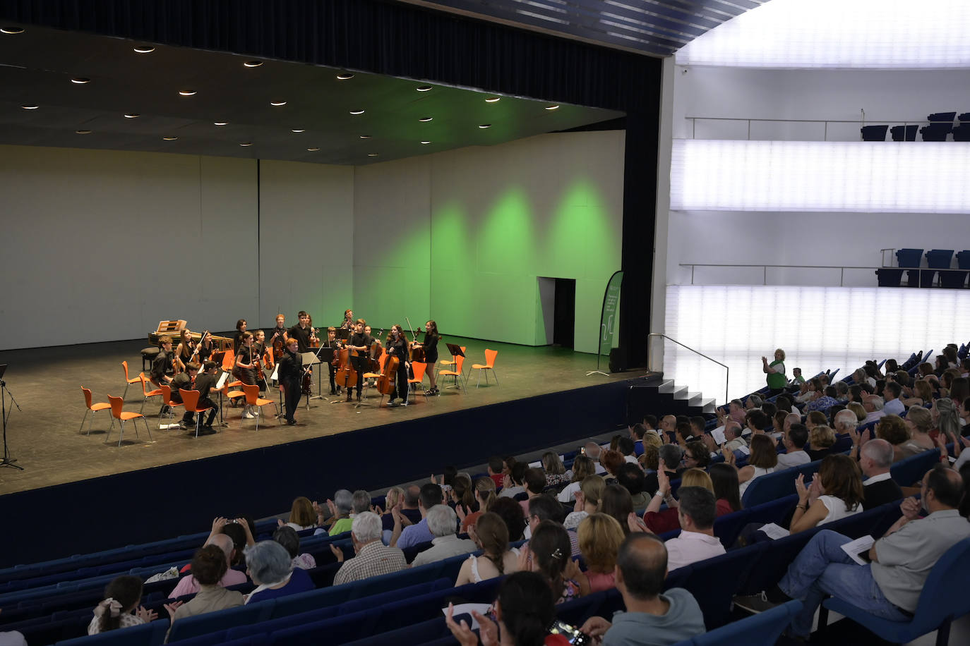 Concierto de las orquestas de conservatorio Juan Vázquez en favor de la AECC. 