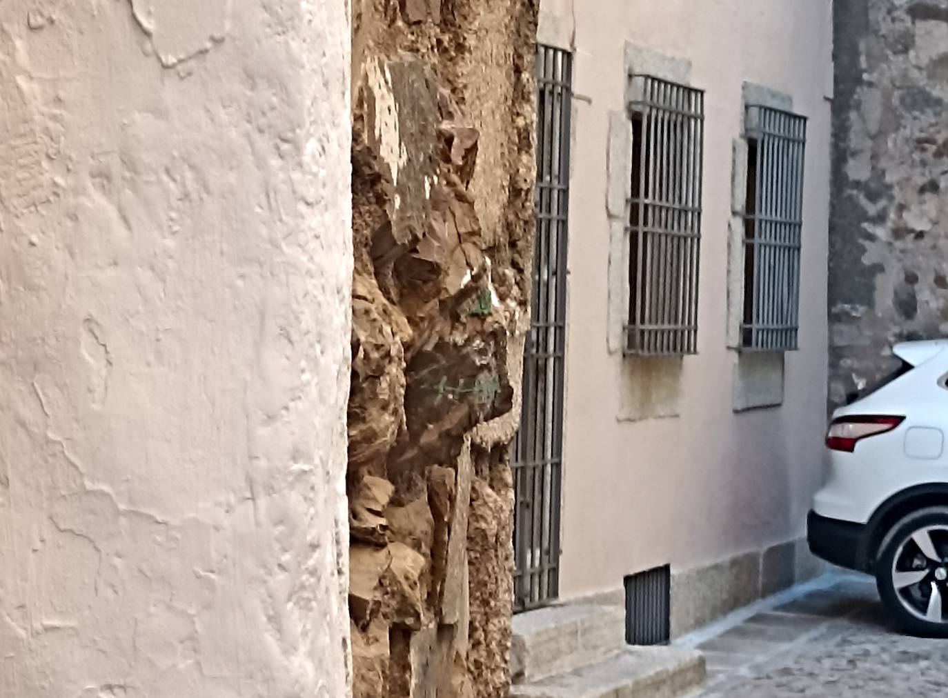 Detalle del Cristo que ha sido atacado.