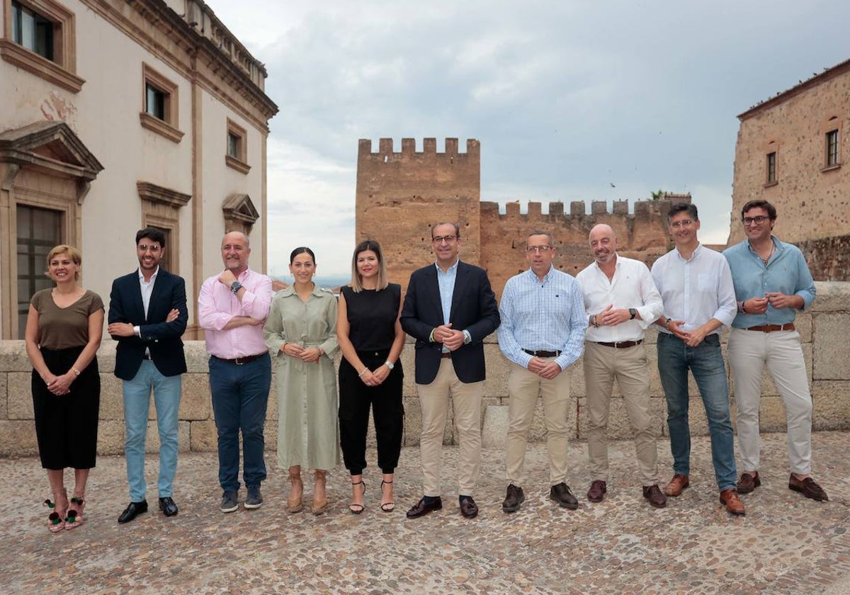 De izquierda a derecha, Preciados, Orgaz, Leal, Carrasco, Solís, Mateos, Borrega, Muriel, Bazo y Suárez.