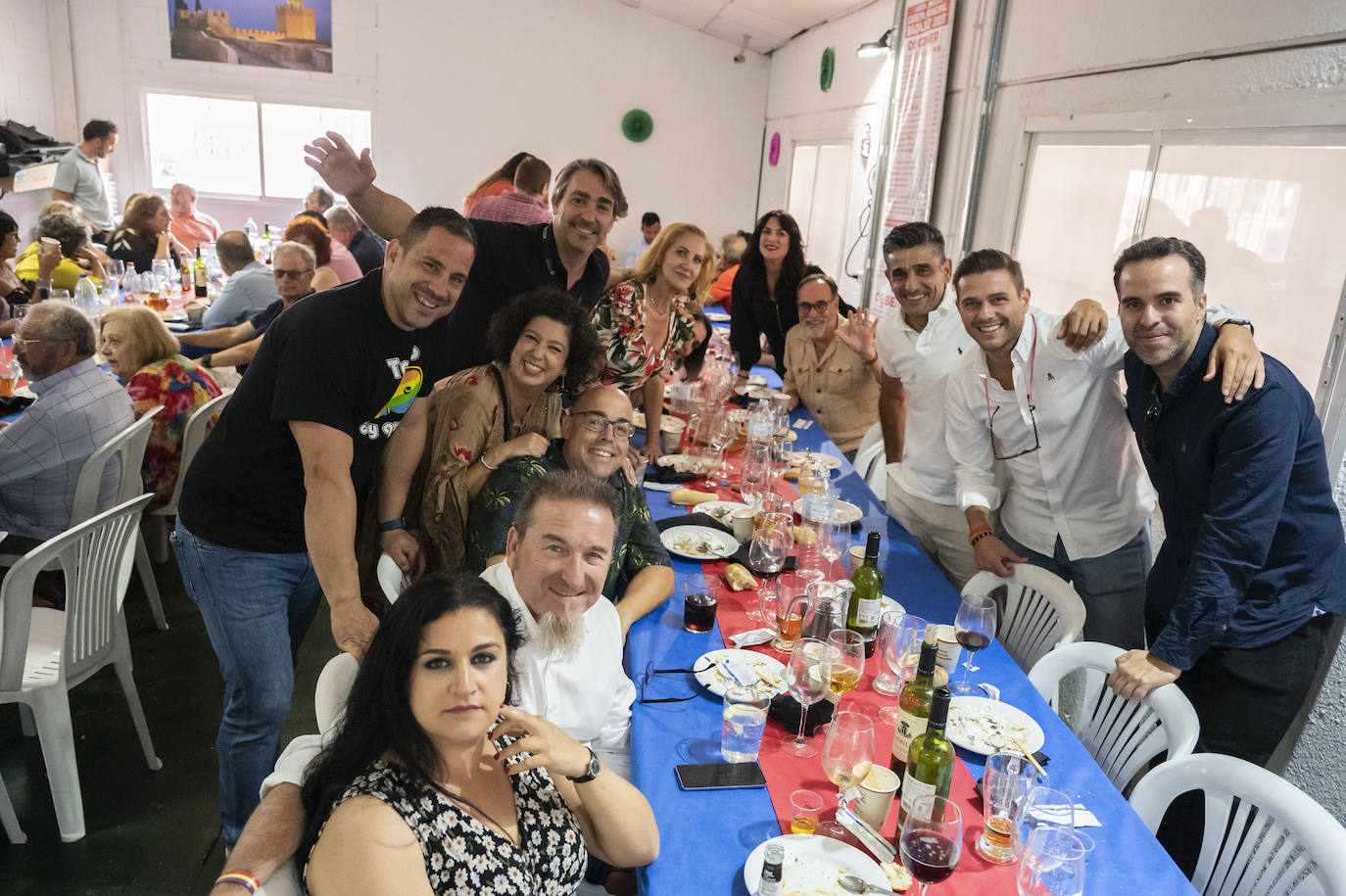 Numerosos grupos de compañeros de trabajo disfrutaron ayer de comidas en la feria.