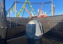 Los urinarios para hombres, la única alternativa en la zona de 'cacharritos'.