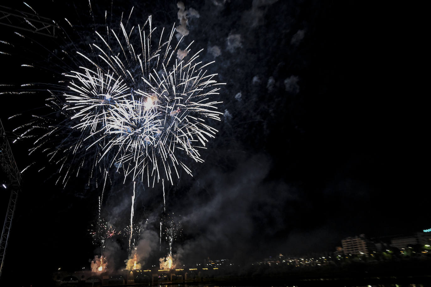 Fuegos artificiales en la noche de San Juan de Badajoz