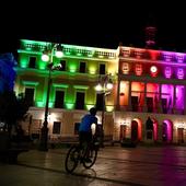 Vox pide la retirada de la iluminación LGTBI de la fachada del Ayuntamiento de Badajoz