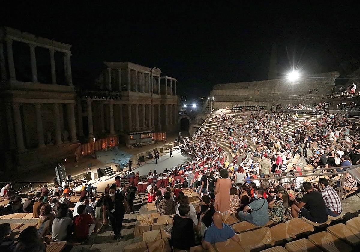 Imagen de archivo del Teatro Romano de Mérida durante la representación de una obra del Festival de Teatro Clásico.