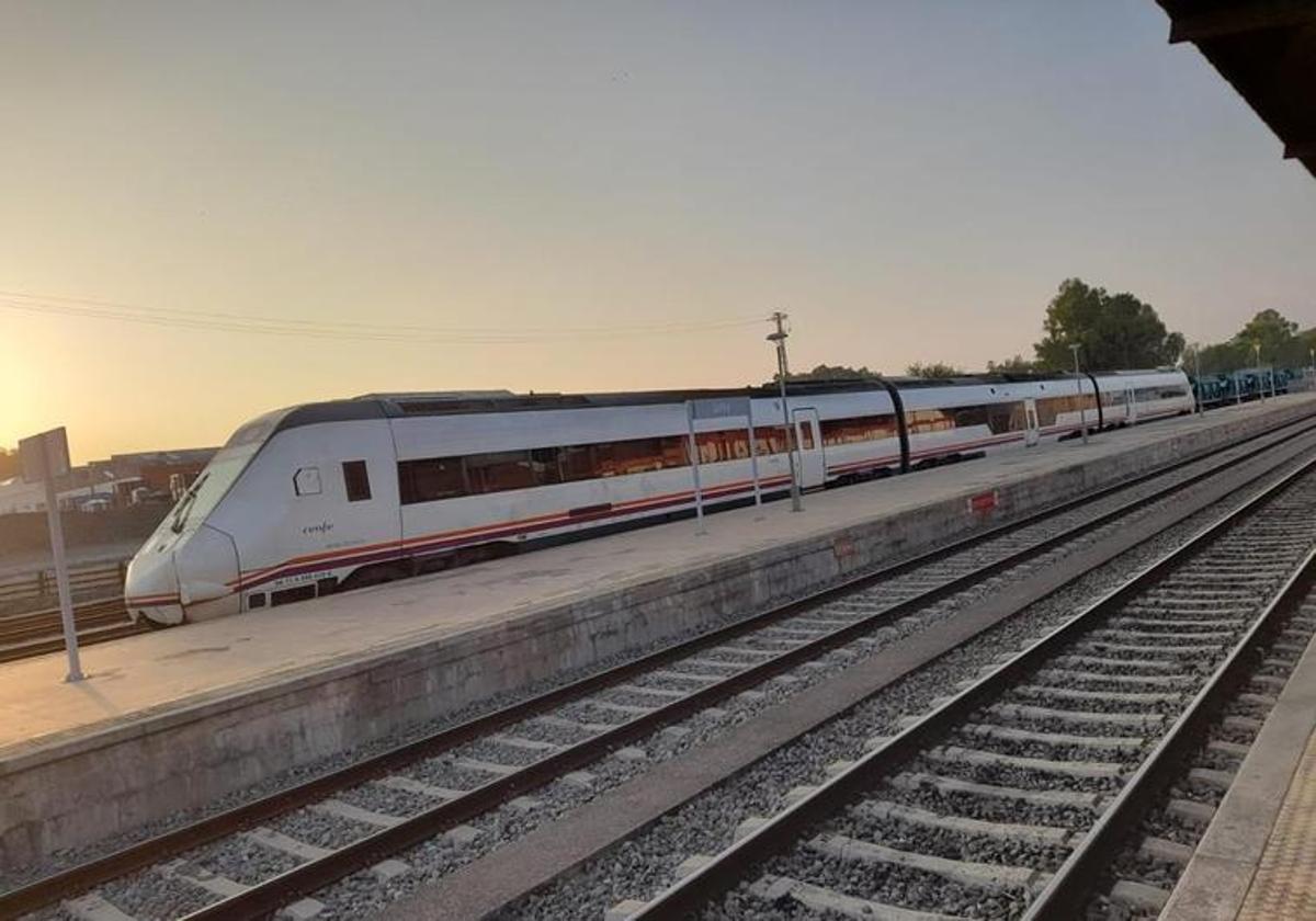 La avería del tren en Zafra deja sin servicio la conexión Villanueva-Badajoz