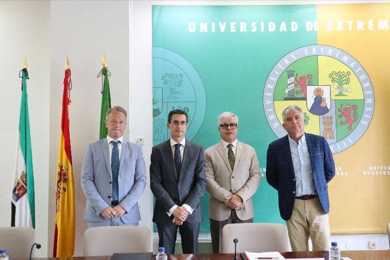 Convenio entre la UEx, Ibercaja y la Fundación CB.