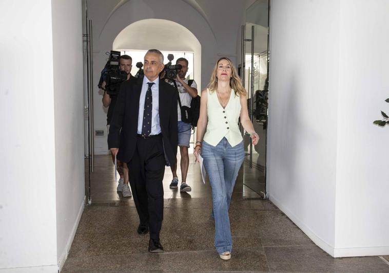 Ángel Pelayo Gordillo y María Guardiola, en la Asamblea de Extremadura.