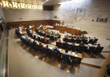 Alcaldes y concejales que perciben de la Asamblea más de 64.000 euros