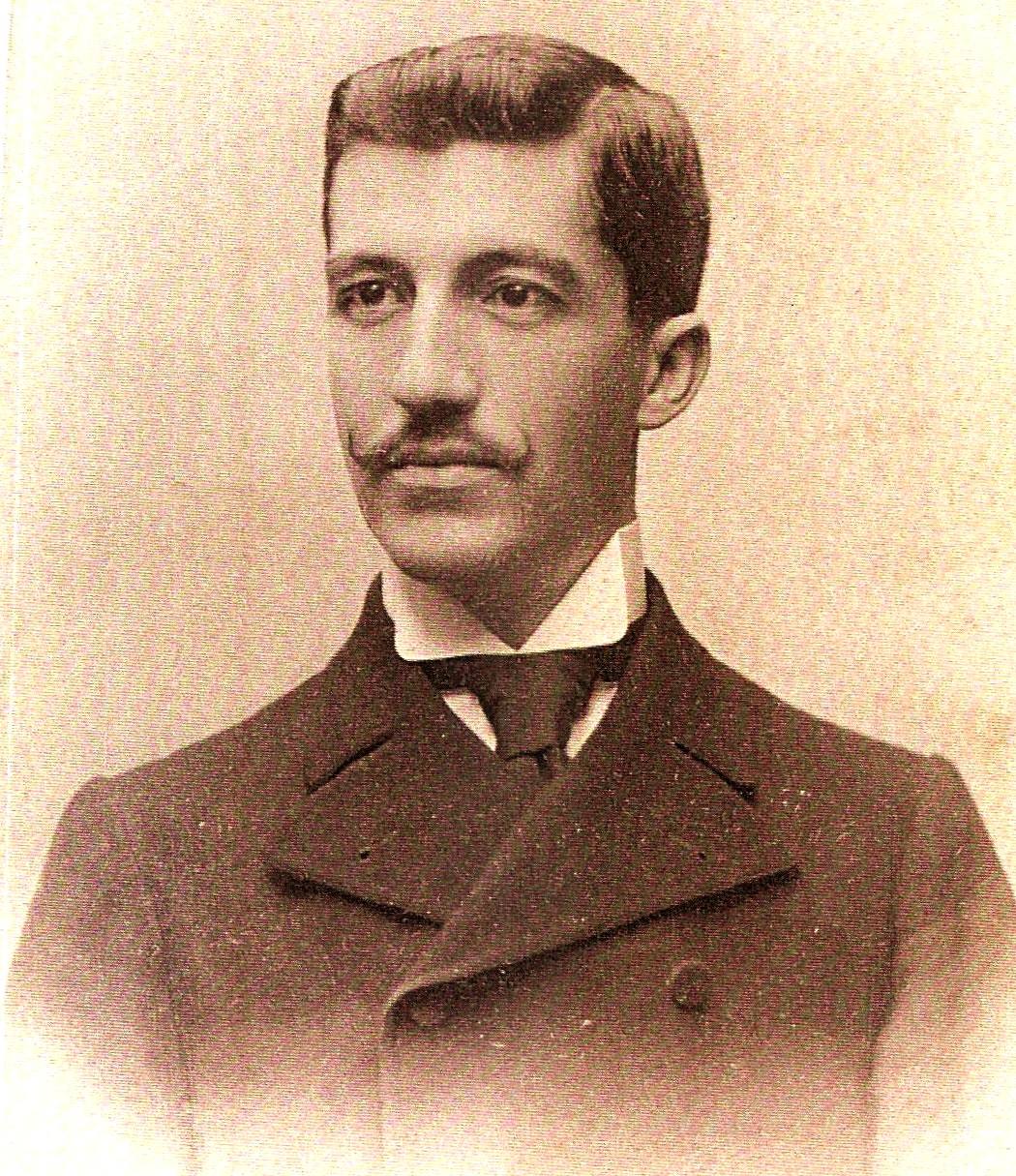 Luis Montesino fue el primer director de la Escuela Nacional de Aviación de España y el primer civil en obtener la licencia de piloto de aviación en este país.