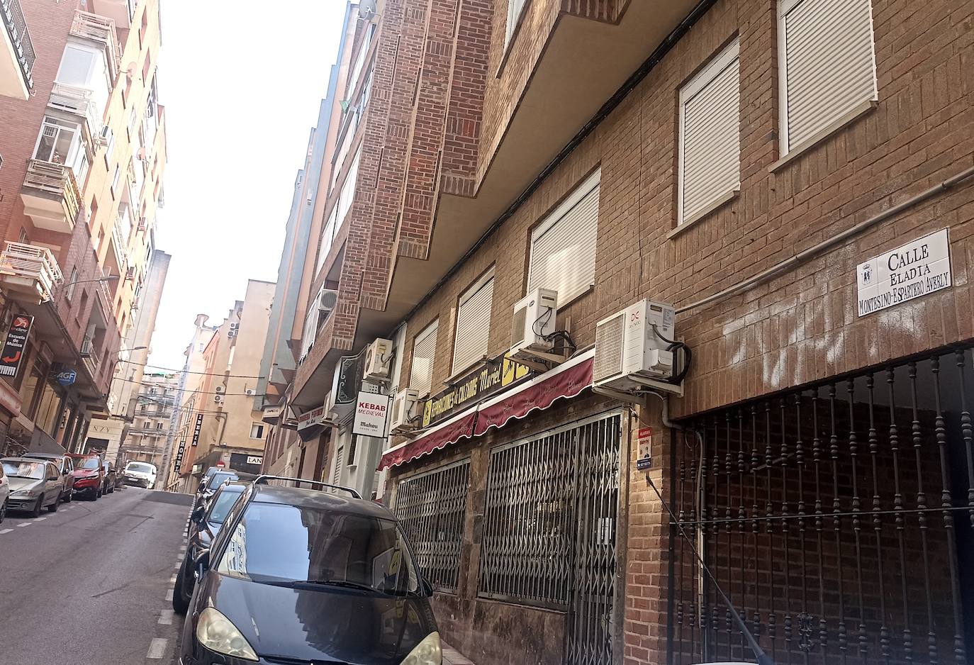 La calle Eladia Montesino-Espartero en la esquina con la calle Santa Joaquina de Vedruna.