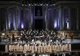 'La Orestiada' arrancó los primeros aplausos del verano en el Festival de Mérida.