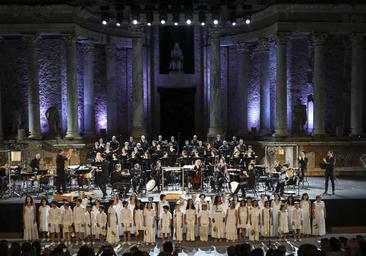 Tres minutos de aplausos para 'La Orestiada' en el arranque del Festival de Mérida