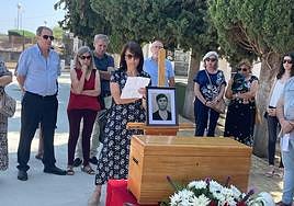 Intervención familiar en el entierro de Isaac Rodríguez.