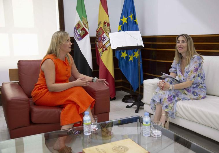 Reunión de la pasada semana entre Blanca Martín y María Guardiola.