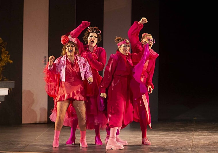 Pepa Rus, Olga Hueso, Silvia Abril y Gabriela Flores, en la función de anoche.