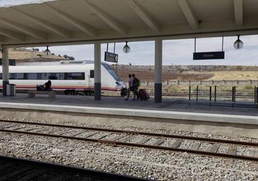 Una avería en la vía a la altura de Aljucén provoca retrasos en trenes de más de 40 minutos