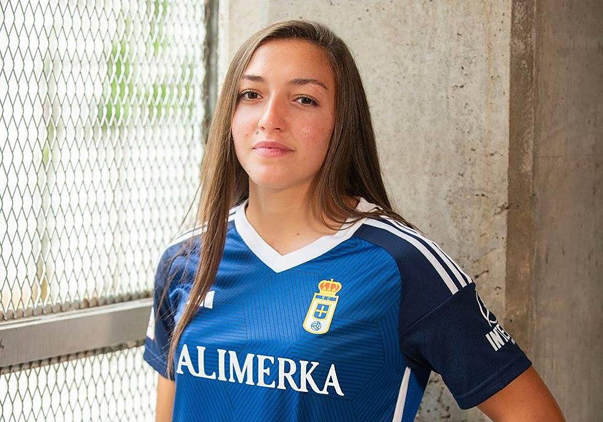 María Corbacho ya luce el azul del Oviedo Hoy