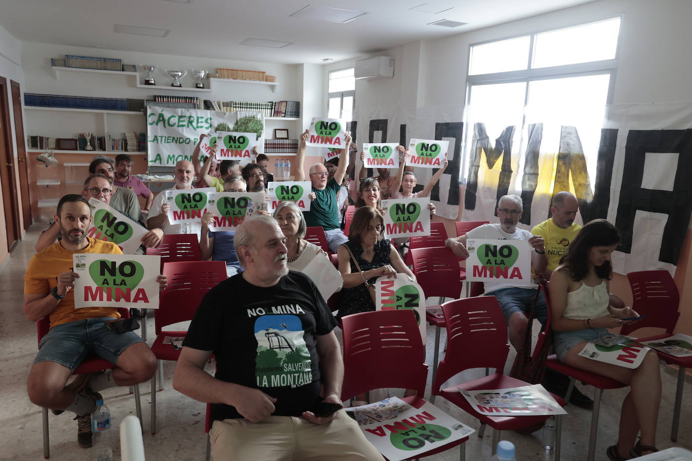 Salvemos la Montaña organiza foros informativos sobre la mina de litio en Cáceres