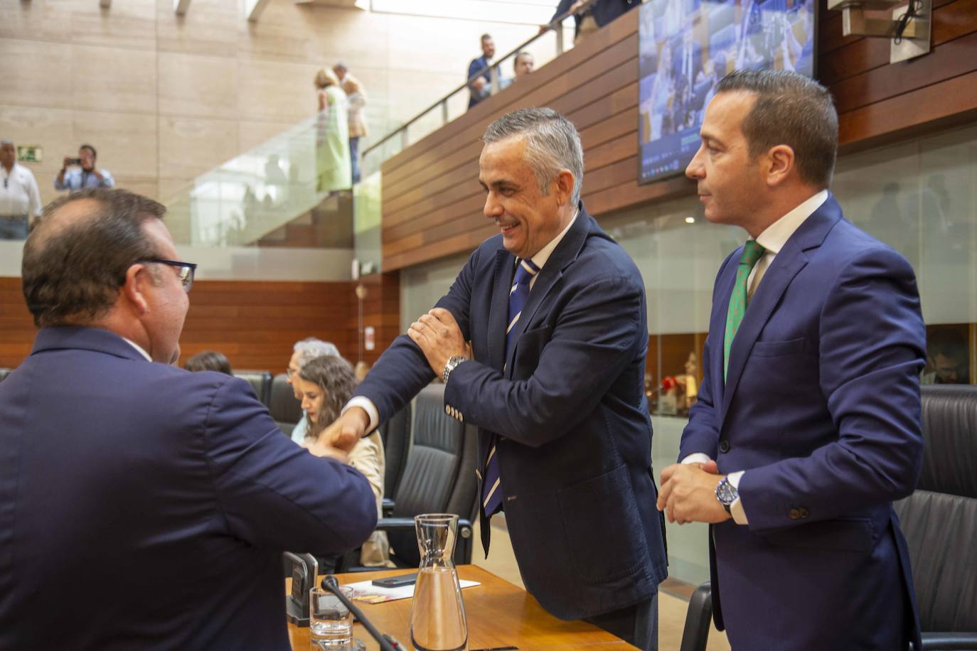 Imágenes del discurso de investidura de María Guardiola (I)