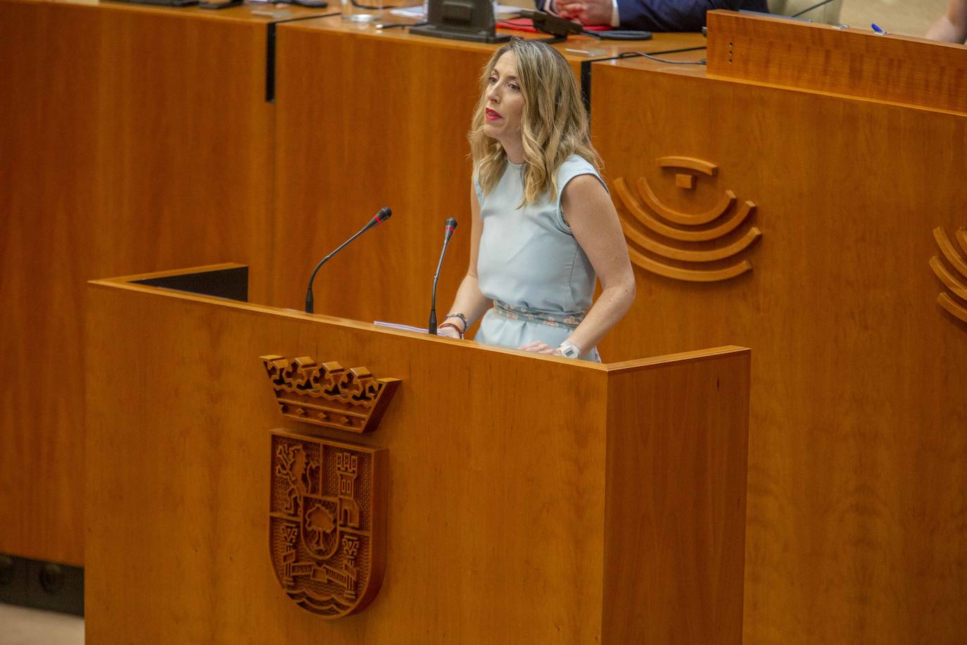 Imágenes del discurso de investidura de María Guardiola (II)