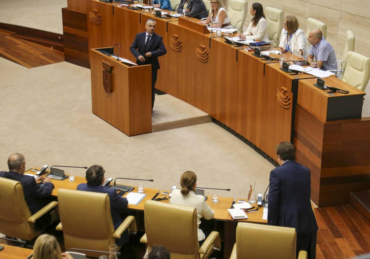 Ángel Pelayo Gordillo en la Asamblea este viernes.