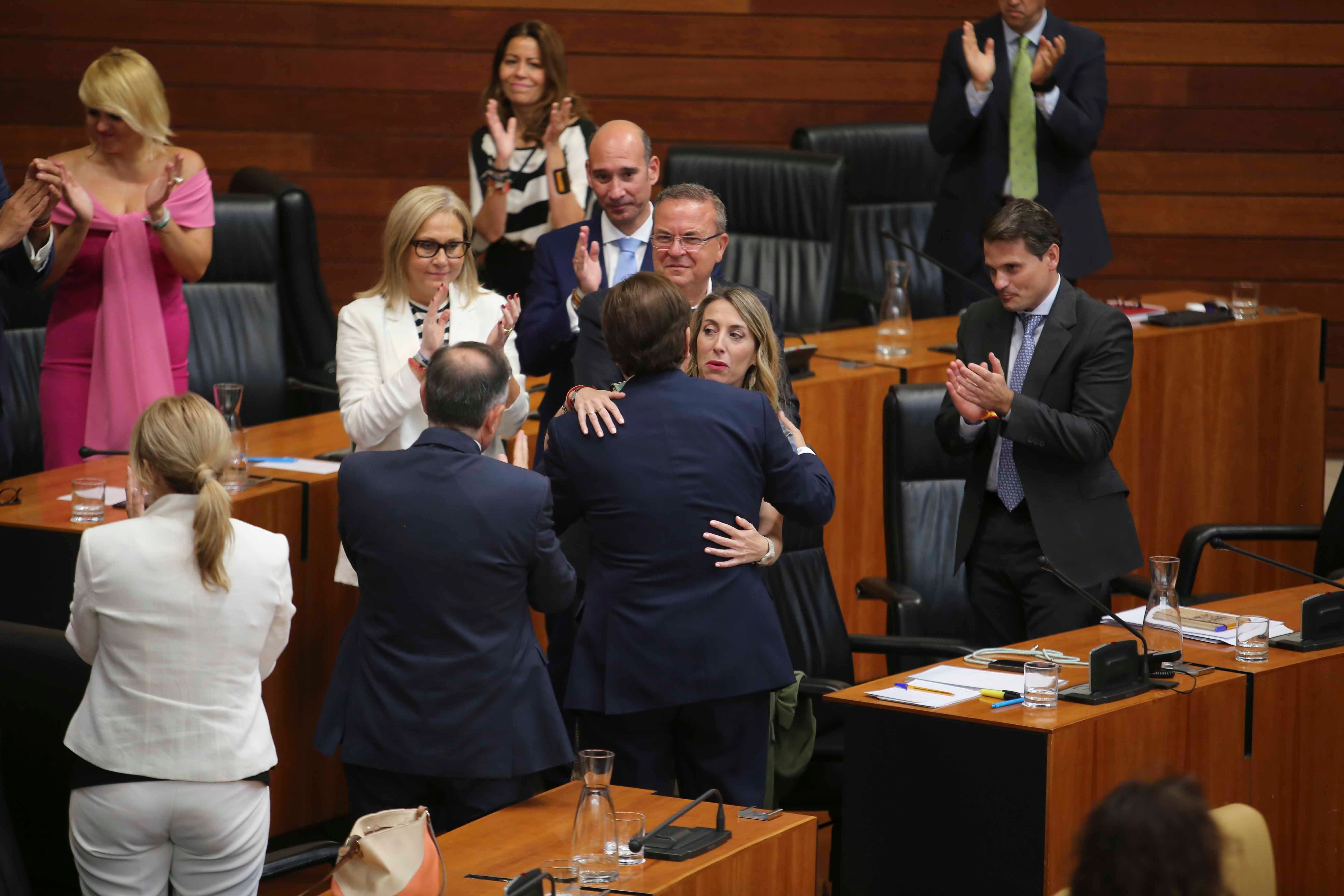 Besos y abrazos para la primera presidenta de Extremadura